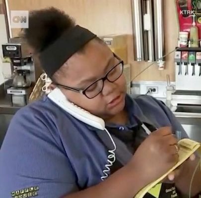 Waitress Helps Elderly Man Cut Meal and it Ends with a Surprising Ending